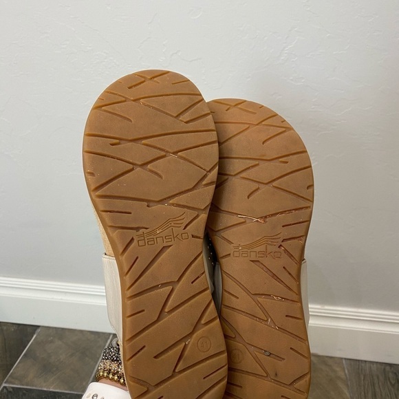 Dansko tan and gold sandals size 41 - Picture 8 of 11
